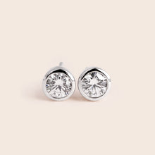 Load image into Gallery viewer, ME130 925 Silver Solitaire Stud Earrings
