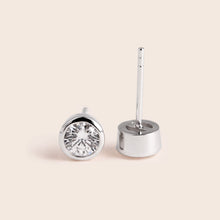 Load image into Gallery viewer, ME130 925 Silver Solitaire Stud Earrings
