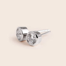 Load image into Gallery viewer, ME130 925 Silver Solitaire Stud Earrings
