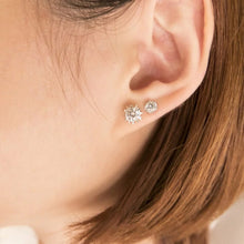 Load image into Gallery viewer, ME413 925 Silver Snowflake Solitaire Stud Earrings
