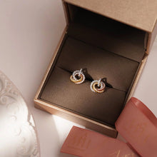 Load image into Gallery viewer, ME533 925 Silver Pretzel Earrings
