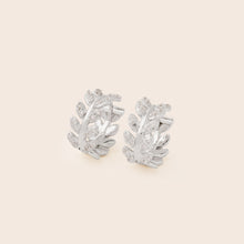 Load image into Gallery viewer, ME641 925 Silver Vine Earrings
