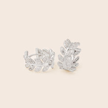 Load image into Gallery viewer, ME641 925 Silver Vine Earrings
