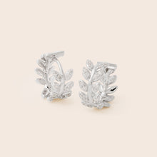 Load image into Gallery viewer, ME641 925 Silver Vine Earrings
