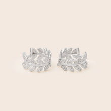 Load image into Gallery viewer, ME641 925 Silver Vine Earrings
