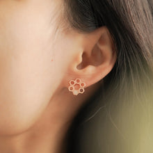 Load image into Gallery viewer, ME643 925 Silver Honeycomb Earrings
