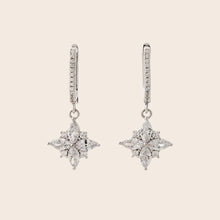 Load image into Gallery viewer, ME661 925 Silver Bloom Earrings
