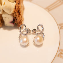 Load image into Gallery viewer, MEP38 925 Silver Twist Pearl Earrings
