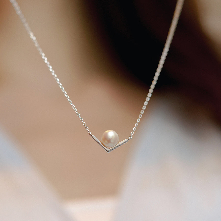 MNP29 925 Pearl V Shaped Necklace