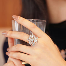 Load image into Gallery viewer, MR1130 925 Silver Flower Ring
