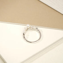 Load image into Gallery viewer, MR225 925 Silver V-Shaped Pearl Ring
