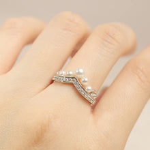 Load image into Gallery viewer, MR225 925 Silver V-Shaped Pearl Ring
